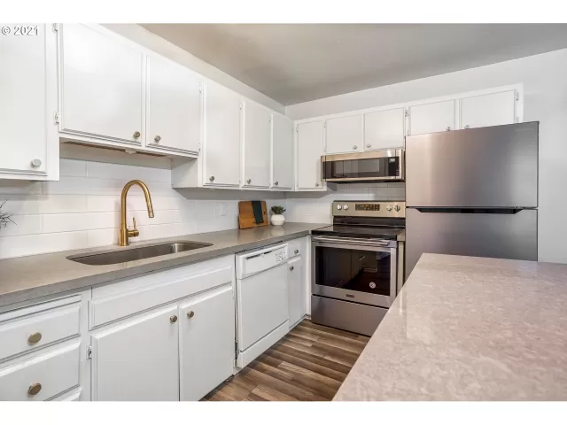 MLS: 21519292 Condo For Sale