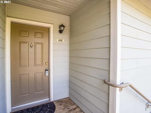 MLS: 21519429 Condo For Sale