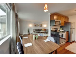 Photo #5: 21519648 Listing