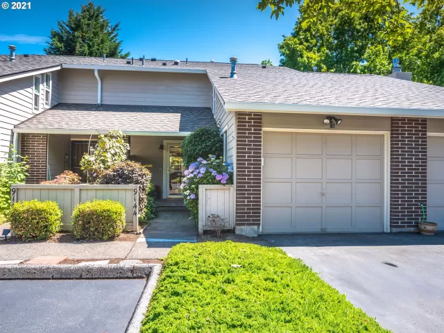 MLS: 21519787 Condo For Sale