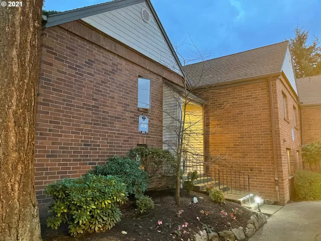 MLS: 21519943 Condo For Sale