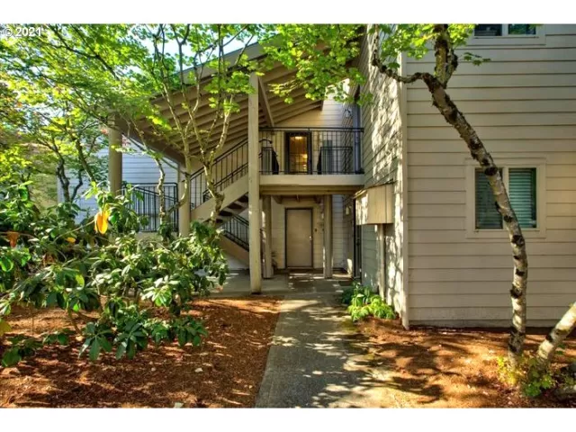 MLS: 21520351 Condo For Sale