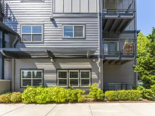 Photo #4: 21520792 Listing