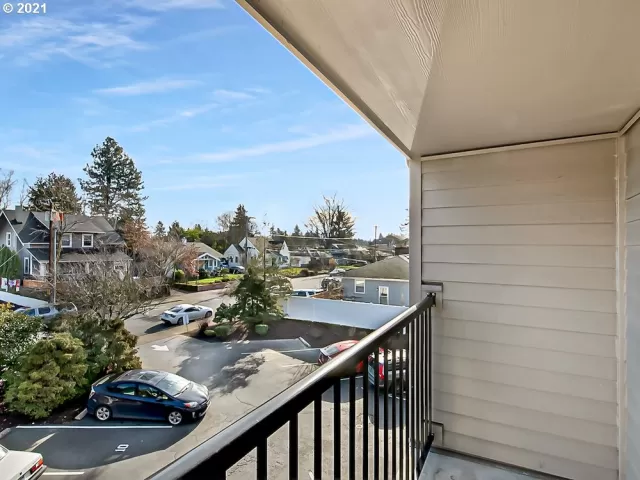 MLS: 21521250 Condo For Sale