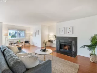 Photo #6: 21521250 Listing