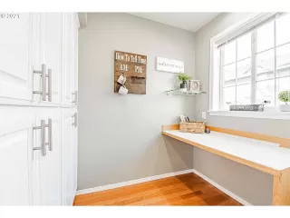 Photo #5: 21521270 Listing