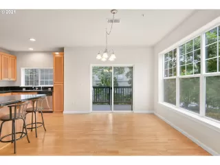 Photo #5: 21521271 Listing
