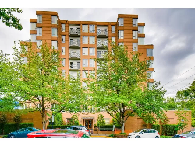 MLS: 21524227 Condo For Sale