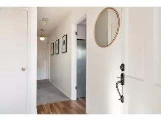 Photo #5: 21524406 Listing