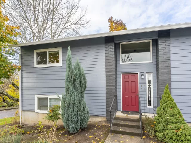 MLS: 21524686 Condo For Sale