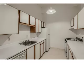 Photo #4: 21524693 Listing