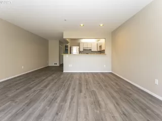 Photo #3: 21524765 Listing