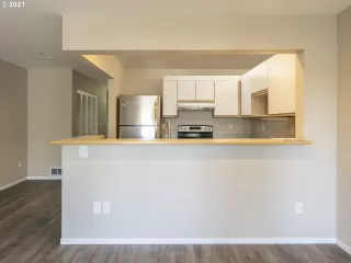 Photo #4: 21524765 Listing