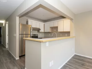 Photo #5: 21524765 Listing