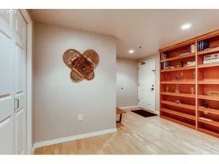 Photo #5: 21526899 Listing