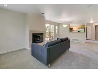 Photo #3: 21528042 Listing