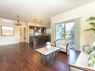 Photo #5: 21528061 Listing