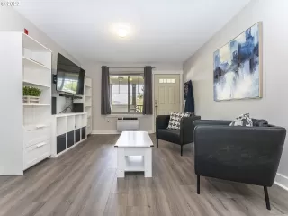 Photo #4: 21528626 Listing