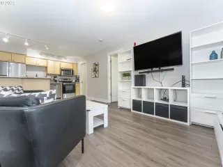 Photo #5: 21528626 Listing