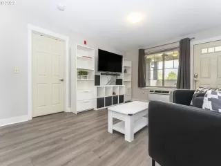 Photo #6: 21528626 Listing