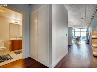 Photo #6: 21528796 Listing