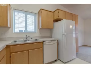 Photo #5: 21530316 Listing