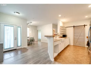 Photo #5: 21530323 Listing