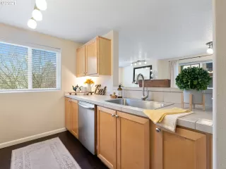 Photo #3: 21530373 Listing