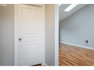 Photo #4: 21530551 Listing