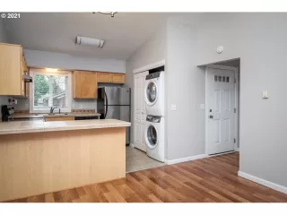 Photo #6: 21530551 Listing