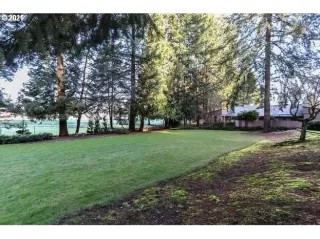 Photo #5: 21530804 Listing