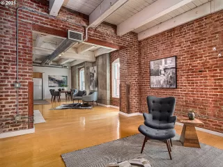 Photo #5: 21532517 Listing