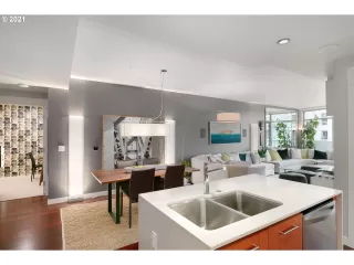 Photo #5: 21533175 Listing 