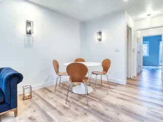 Photo #5: 21533835 Listing