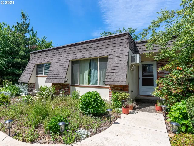 MLS: 21533949 Condo For Sale