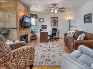 Photo #4: 21534423 Listing