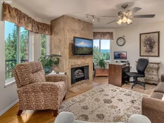 Photo #5: 21534423 Listing