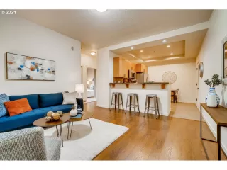 Photo #5: 21535782 Listing