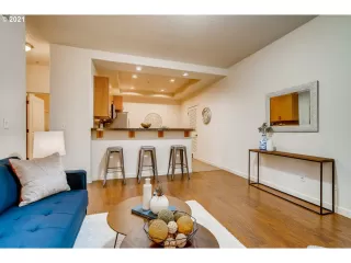 Photo #6: 21535782 Listing