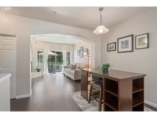 Photo #5: 21537409 Listing