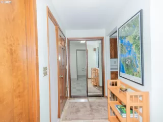 Photo #5: 21537542 Listing