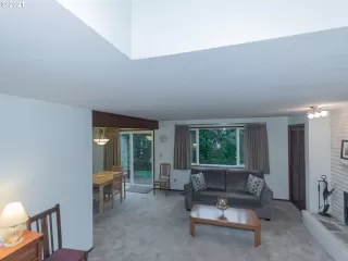 Photo #6: 21537542 Listing