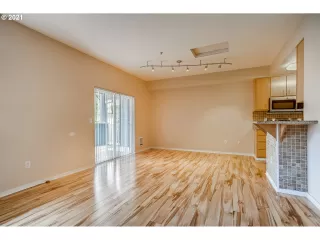 Photo #4: 21539985 Listing