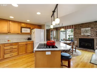 Photo #5: 21540177 Listing