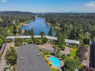 Photo #2: 21540633 Listing