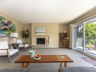 Photo #3: 21540633 Listing