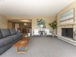 Photo #4: 21540633 Listing