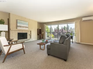 Photo #5: 21540633 Listing