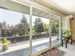 Photo #6: 21540633 Listing