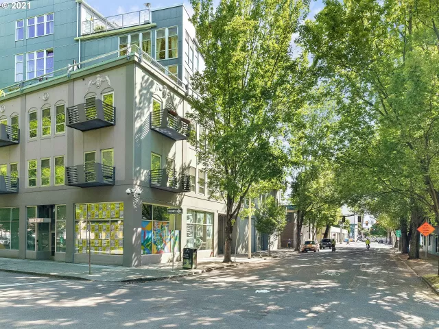 MLS: 21542089 Condo For Sale